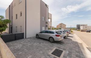 Lovely Apartment In Povljana With Wifi