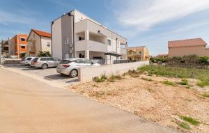 Lovely Apartment In Povljana With Wifi