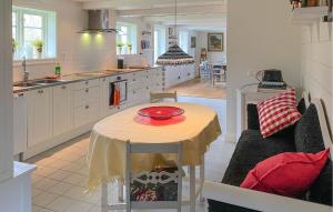 Gorgeous Home In Kättilstorp With Wifi