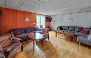 Cozy Apartment In Åsljunga With Sauna