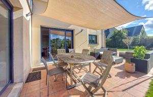 Maisons de vacances Nice Home In Montreuil-Sous-Perouse : photos des chambres