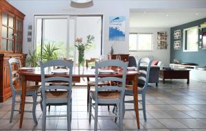 Maisons de vacances Nice Home In Montreuil-Sous-Perouse : photos des chambres