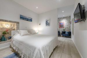 L & L Old Town Apartments