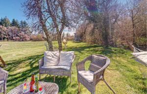 Maisons de vacances Awesome Home In Saint-Oradoux-De-Chiro : photos des chambres