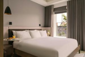 Superior King Room with Workspace room in Sonder l 907 Main