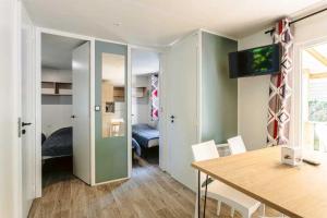 Campings Camping 4 etoiles - Piscine - efceih : photos des chambres