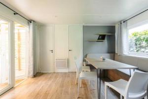 Campings Camping 4 etoiles - Piscine - efceih : photos des chambres