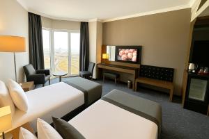 Deluxe Twin Sea and City View Non Smoking room in Ramada by Wyndham Tekirdağ