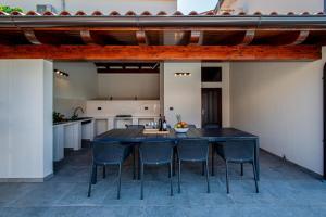 Modern Istrian Villa Sirola by Istrabook