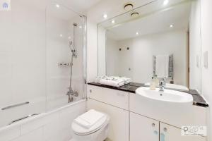 Fully Serviced Two Bed Apartment by ExCeL & O2