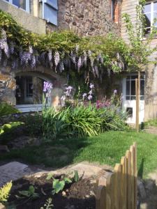 B&B / Chambres d'hotes Chambre d-hote Le CLOS LILAS : photos des chambres