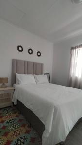 Cosy Well-lit Sandton en-suites apartment