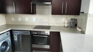 Cosy Well-lit Sandton en-suites apartment