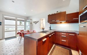 2 Bedroom Stunning Home In Quiberon