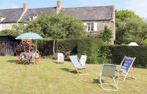 Maisons de vacances 2 Bedroom Lovely Home In Saint-Lunaire : photos des chambres
