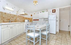 2 Bedroom Lovely Home In Saint-Lunaire