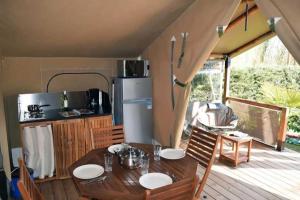 Campings Camping 3 etoiles - Piscine - ccbbbf0 : photos des chambres