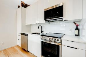 3-Bedroom unit in Downtown Montreal close to Metro