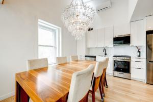 3-Bedroom unit in Downtown Montreal close to Metro