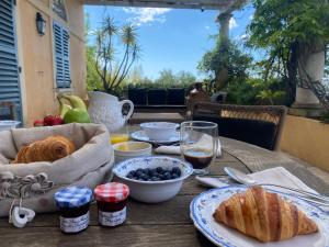 B&B / Chambres d'hotes Domaine Picasso : photos des chambres