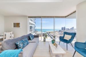 Horizon Bay 206 by HMH