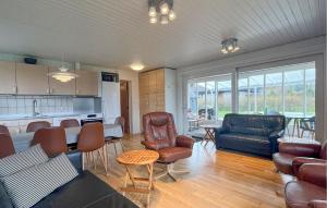 Cozy Home In Fårevejle