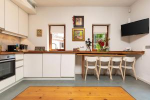 Old Town 2BR Spacious House with Private Garden and Free Parking