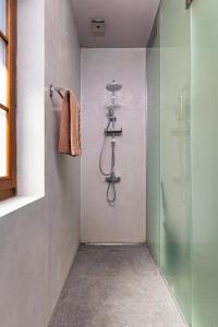 Old Town 2BR Spacious House with Private Garden and Free Parking