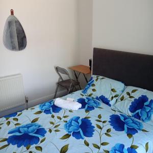 Double-Bedroom in the Heart of Salford Manchester Perfect for Short Stays LT1
