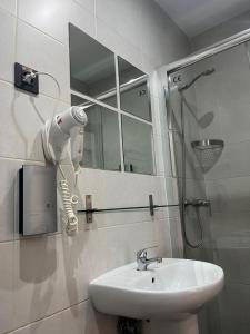 Twin Room room in Hostal Abril Madrid