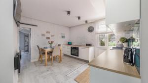 Majkowskiego II, Sun & Snow