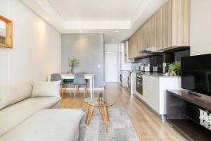 Backup-Powered Stylish Central Apartment near Table Mountain