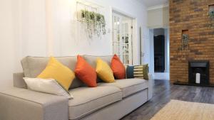 Lovely 5 Bedroom Home w Garden near Northampton