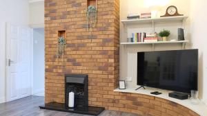 Lovely 5 Bedroom Home w Garden near Northampton