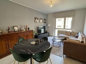 Manzoni House - Large Central Apartment