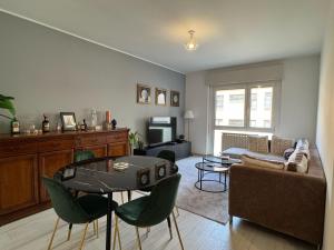 Manzoni House - Large Central Apartment