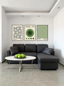 Rona Vista Suites Sea view modern living