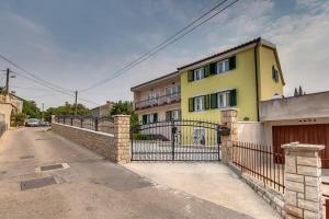 Apartment with Balcony room in House Baumgarten
