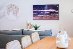 Endless Summer Beach Retreat-pet friendly, walk to shops