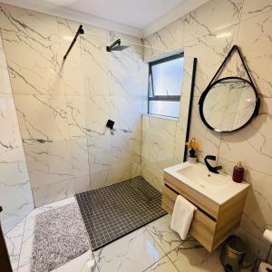 Cheerful 3-bed home with power backup