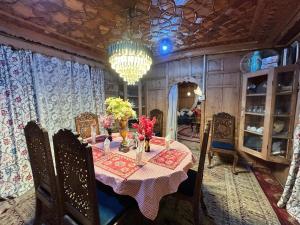 Houseboat Trambak