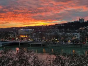 Vue exceptionnelle, Baignoire balnéo, Parking&Clim
