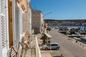 Sea view apartment Vindobona 2 modern stay with parking in Mali Lošinj Center