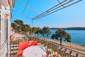 House Katarina with sea view and berth, Mali Lošinj