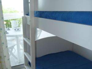 Studio Cabine Moderne Proche Plage avec Loggia et Parking Privé - FR-1-328-112