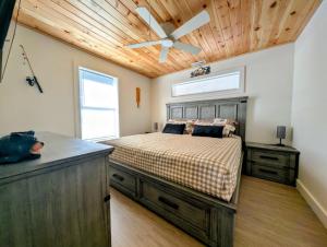 Acadia Sunset Fishing Cabin #1 family beach 1 dog