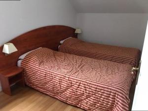 Duplex avec Piscine, Salle de Fitness, Parking et Animaux Acceptés - FR-1-404-321