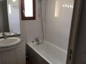 Duplex avec Piscine, Salle de Fitness, Parking et Animaux Acceptés - FR-1-404-321