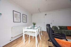 Spacious 5BR Retreat - Easy Access to City Centre