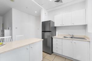 Stylish 1BR in Marina, Balcony Near JBR